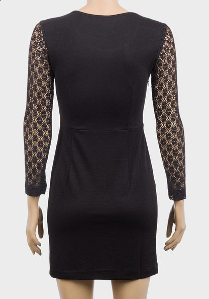 LACE FIGURE FIT LITTLE BLACK DRESS